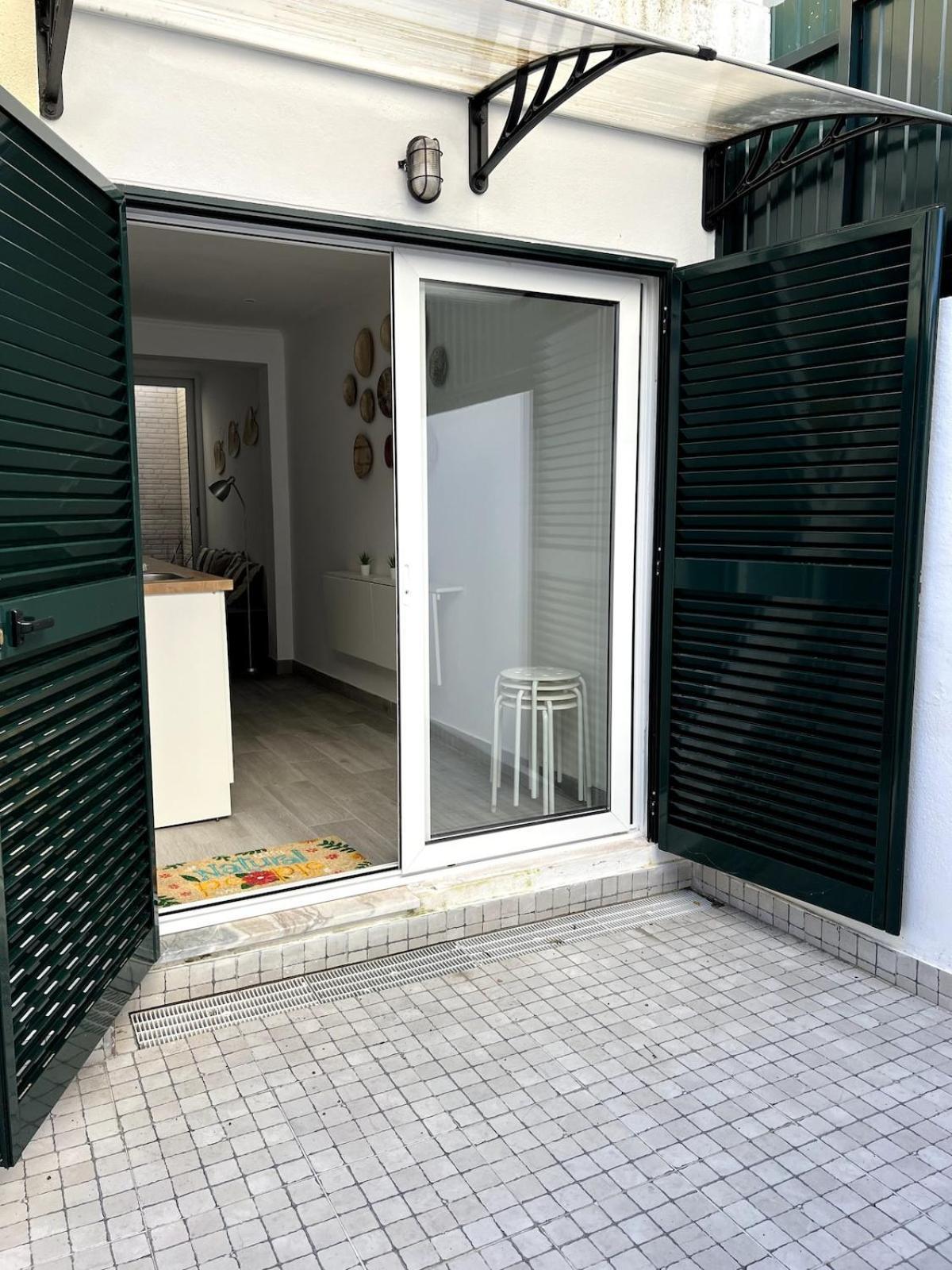 Studios Xl & Xl Plus Costa da Caparica Exterior photo